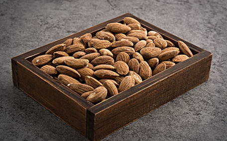 巴旦木吃生的好還是吃熟的好 巴旦木怎么吃