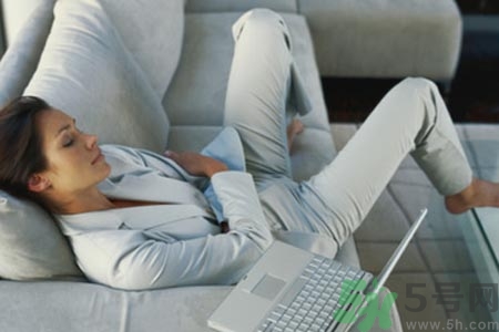 睡覺(jué)磨牙缺什么？睡覺(jué)磨牙暗示什么？