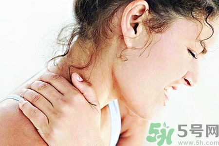 落枕脖子疼怎么辦？落枕和頸椎病區(qū)別
