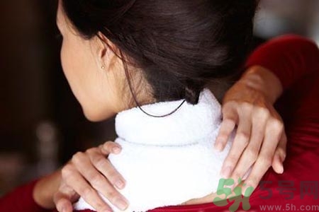 落枕脖子疼怎么辦？落枕和頸椎病區(qū)別