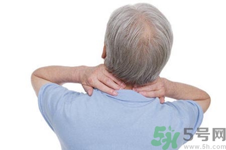 落枕脖子疼怎么辦？落枕和頸椎病區(qū)別