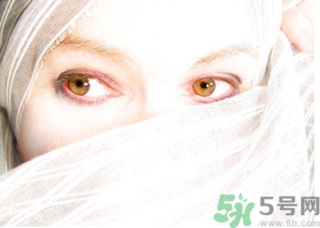 散光和近視的區(qū)別 散光的癥狀有哪些？