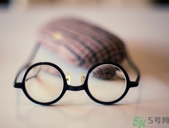 散光多少度算嚴(yán)重？散光相當(dāng)于近視多少度？