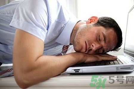 吃完午飯睡覺會胖嗎？吃完飯就睡覺好嗎？