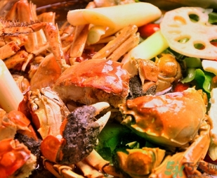 螃蟹搭配什么吃最好？吃螃蟹時搭配什么？