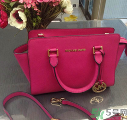 mk和coach哪個(gè)好？mk和coach包包是一個(gè)檔次嗎？