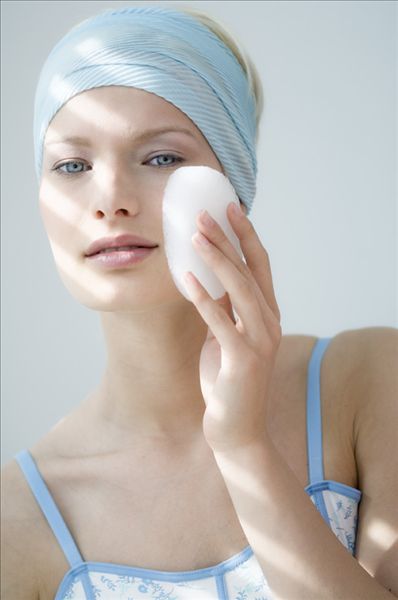 粉底液和氣墊BB霜有區(qū)別嗎？粉底液和氣墊BB霜哪個更好用？