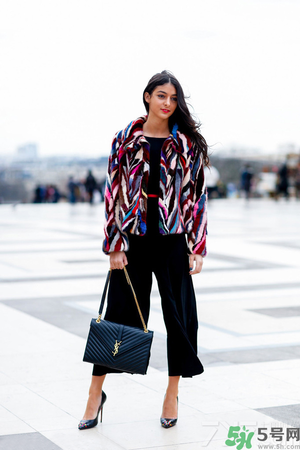 闊腿褲配什么鞋子好看？穿闊腿褲配什么鞋子？