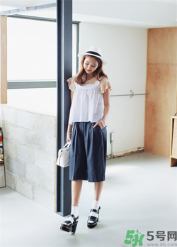 闊腿褲配什么鞋子好看？穿闊腿褲配什么鞋子？