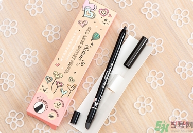 solone眼線筆怎么削？怎么推出來？