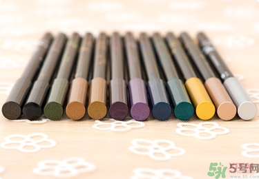 solone眼線筆怎么削？怎么推出來？