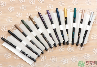 solone眼線筆怎么削？怎么推出來？