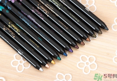 solone眼線筆怎么削？怎么推出來？