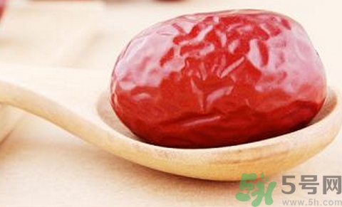 紅棗的營養(yǎng)價(jià)值 紅棗的功效與作用及食用方法 紅棗的營養(yǎng)價(jià)值 紅棗的功效與作用及食用方法