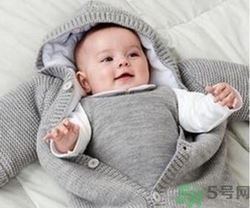 寶寶眨眼睛頻繁是怎么回事？頻繁眨眼睛是什么?。?></p><h3>注意事項</h3><p>總之，引起寶寶頻繁眨眼的原因較多，治療也不同，需要有經(jīng)驗的醫(yī)生診斷和治療。</p><p>家長一旦發(fā)現(xiàn)孩子頻繁眨眼，應(yīng)該及早就醫(yī)，以免疾病加重。只要及時發(fā)現(xiàn)和治療一般治療效果較好</p><p><strong><span style=