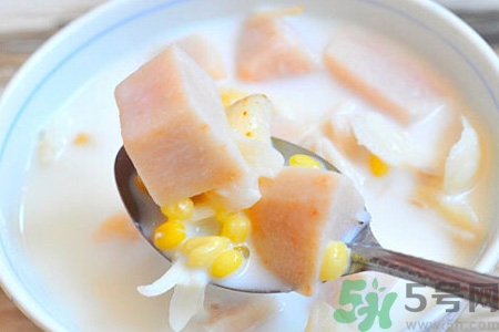 吃芋頭可以喝牛奶嗎？吃芋頭喝牛?奶有什么好處？