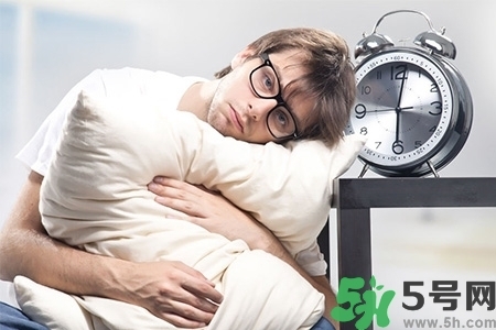 下午犯困怎么辦？犯困按摩什么穴位效果最快？