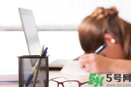 下午犯困怎么辦？犯困按摩什么穴位效果最快？