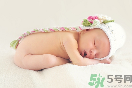 寶寶喉嚨發(fā)炎怎么辦?寶寶喉嚨發(fā)炎吃什么好的快 寶寶喉嚨發(fā)炎怎么辦?寶寶喉嚨發(fā)炎吃什么好的快