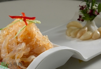 海蜇是葷菜還是素菜？海蜇是動(dòng)物還是植物？