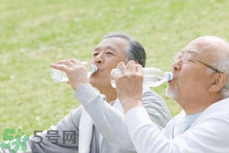 喝水能預(yù)防心血管疾病嗎？什么時候喝水對身體最好？