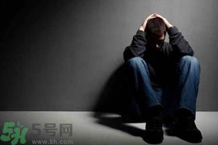 抑郁癥的表現(xiàn)有哪些？抑郁癥和遺傳有關(guān)系嗎？