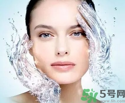 秋季補(bǔ)水效果好的護(hù)膚品有哪些？秋季補(bǔ)水的重要性