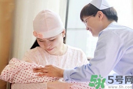 怎樣科學(xué)坐月子？坐月子是選擇傳統(tǒng)式還是科學(xué)式？