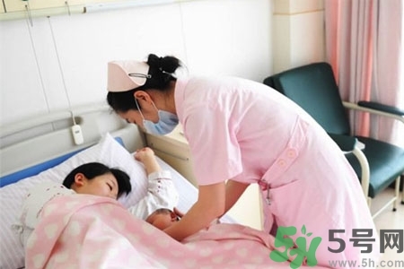 怎樣科學(xué)坐月子？坐月子是選擇傳統(tǒng)式還是科學(xué)式？