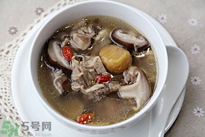 板栗燉排骨吃會上火嗎？排骨燉板栗的做法