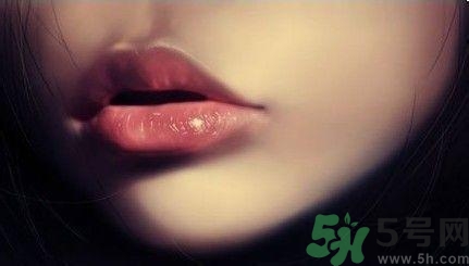 孕婦嘴唇干裂脫皮怎么回事？孕婦嘴唇干裂脫皮是缺什么