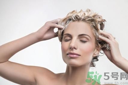 頭皮癢怎么辦？頭皮癢脫發(fā)怎么治？