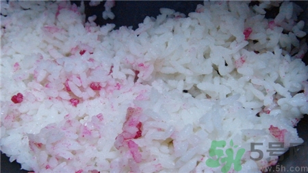 米飯變紅還能吃嗎?米飯變餿是什么變化? 米飯變紅還能吃嗎?米飯變餿是什么變化?