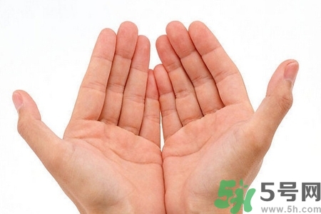 手干裂可以吃維生素嗎？手干裂吃什么樣的維生素？