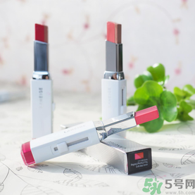 蘭芝雙色口紅哪個(gè)顏色好看？蘭芝雙色口紅怎么涂？