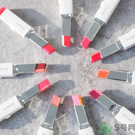 蘭芝雙色口紅哪個(gè)顏色好看？蘭芝雙色口紅怎么涂？