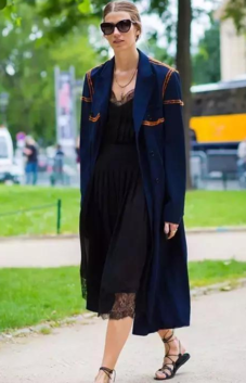 秋天穿裙子腿上穿什么？秋季穿裙子怎么搭配？