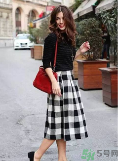 秋天穿裙子配什么鞋子？秋天穿裙子配什么鞋好看？