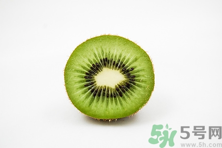 獼猴桃和奇異果有什么區(qū)別?獼猴桃和奇異果哪個好 獼猴桃和奇異果有什么區(qū)別?獼猴桃和奇異果哪個好