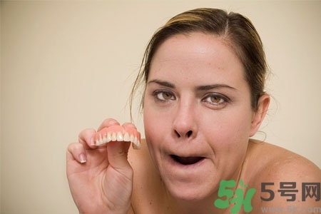 假牙可以用牙刷嗎？假牙用什么牙刷好？