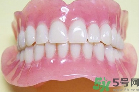 假牙可以用牙刷嗎？假牙用什么牙刷好？