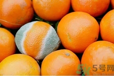 水果發(fā)霉了可以吃嗎？發(fā)霉的水果對人體有什么危害？