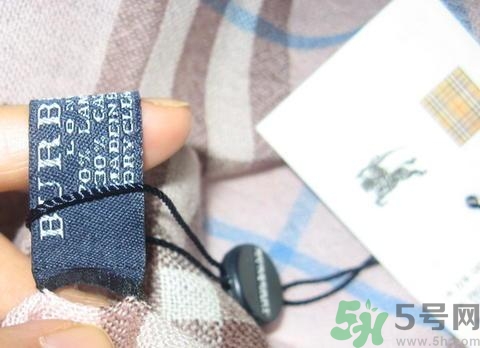 巴寶莉burberry圍巾真假怎么辨別? 巴寶莉burberry圍巾真假怎么辨別?