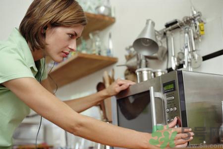 微波爐食品安全嗎？微波爐正確使用的方法是什么？