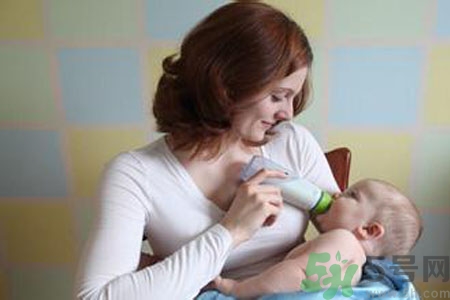 寶寶多大開(kāi)始喝水？水和葡萄糖寶寶能一起喝嗎？