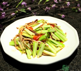 韭黃可以和螃蟹一起吃嗎？韭菜可以和螃蟹一起吃嗎？