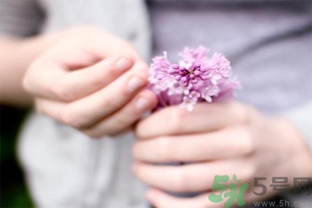 手部如何護理？秋季怎樣預(yù)防皮膚干燥？