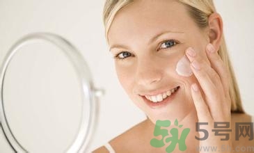 晚上要不要擦護(hù)膚品？晚上不擦護(hù)膚品好嗎？