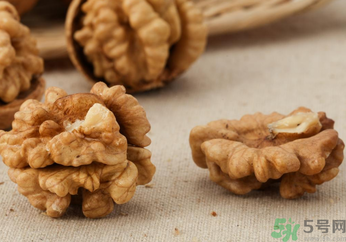 紙皮核桃和薄皮核桃的區(qū)別？紙皮核桃和薄皮核桃哪個好？