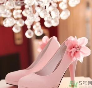 結(jié)婚可以穿黑色鞋子嗎？結(jié)婚可以穿白色鞋子嗎？